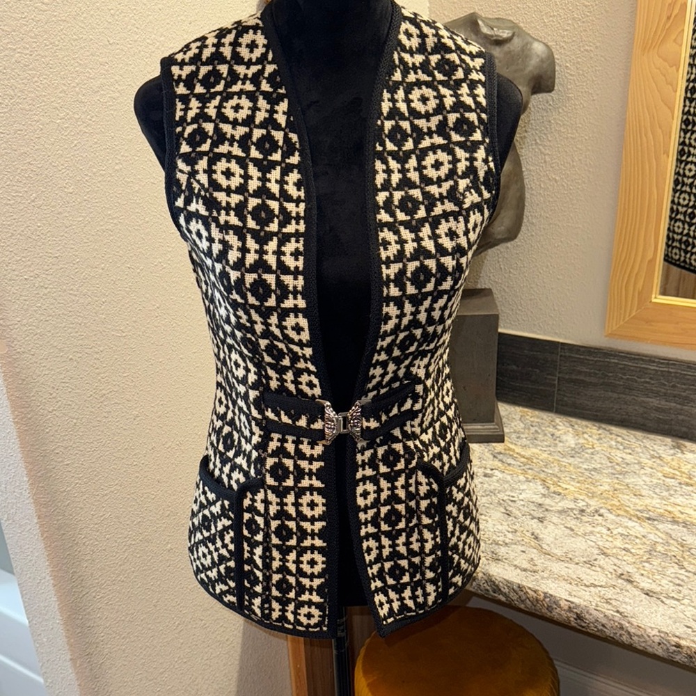 Black And White Geometric Pattern Vest - image 1